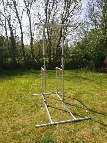 Freestanding pull bar - up, &